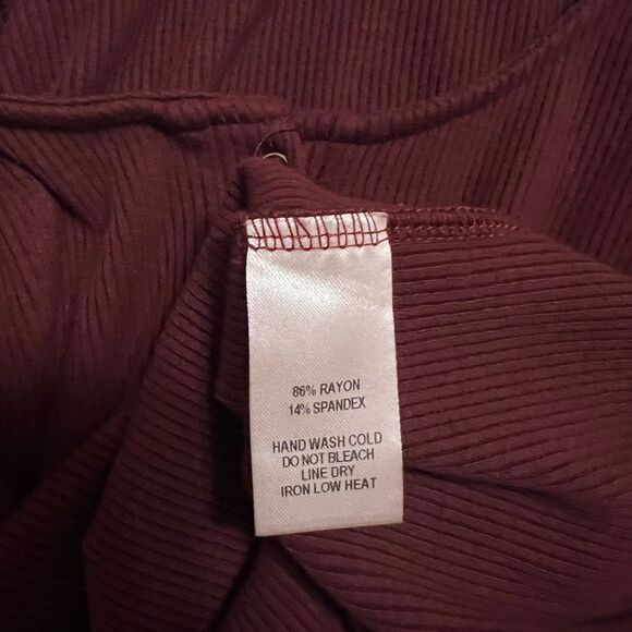 ✨ Go Beyond Basic Burgundy Ribbed Snap Front Bodycon Mini Dress✨ - Picture 6 of 9